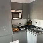 Beautiful 1-bed In * 彭里斯