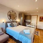 Beautiful 1-bed In 度假居 *