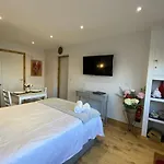 Beautiful 1-bed In 彭里斯