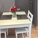 Beautiful 1-bed In 彭里斯