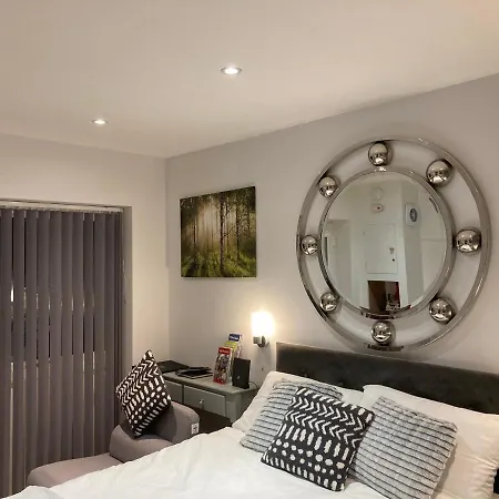 Beautiful 1-bed In Holiday home