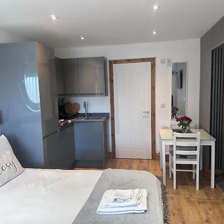 Beautiful 1-bed In